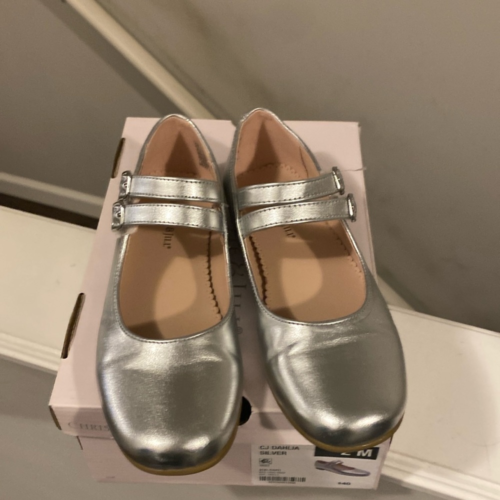 Gentile used dress shoes for girls